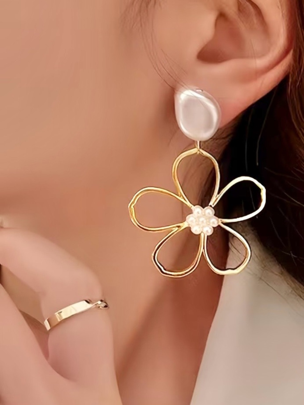 NWT 14k Gold Floral Pearl Earrings